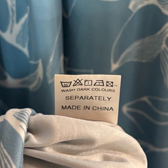 Elegant Floral Midi Dress in Blue and White - Picture 5 of 5